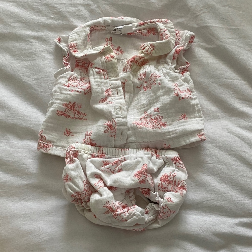GAP White Two-Piece Set with Red Print
